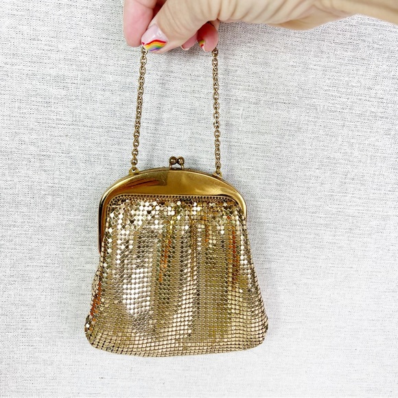 VINTAGE WHITING & DAVIS gold tone chain mail mesh purse with metal chain - Picture 4 of 6